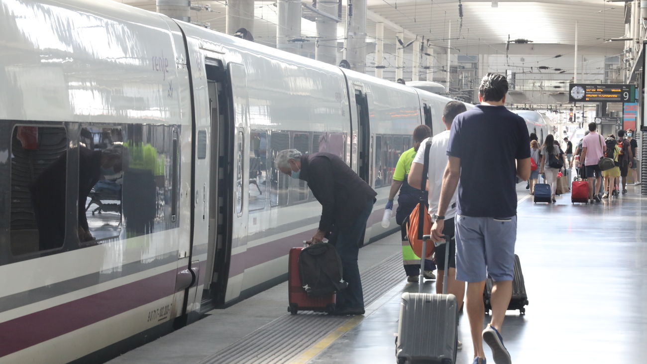 Viajeros en la estación de tren de Atocha