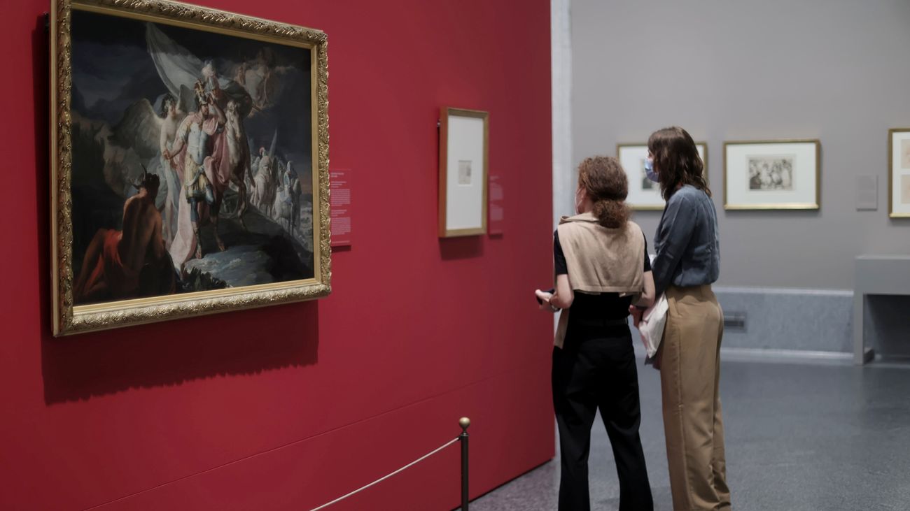 Visitantes de la exposición ‘Cuarenta años de amistad. Donaciones de la Fundación Amigos del Museo del Prado’