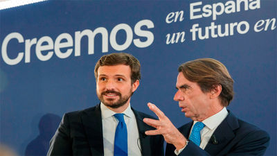 Aznar arropa a Casado en Sevilla y vaticina que llegará al Gobierno "y además lo vas a hacer bien"