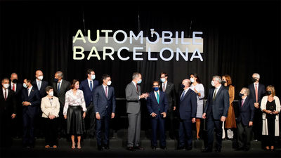 El Rey y Sánchez inauguran el Salón del Automóvil con la ausencia de Aragonès