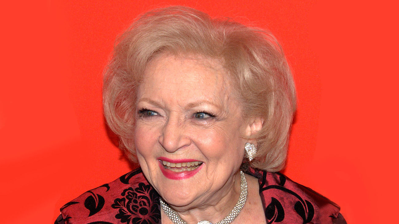 Muere la actriz Betty White, la entrañable Dorothy de 'Las Chicas de Oro'