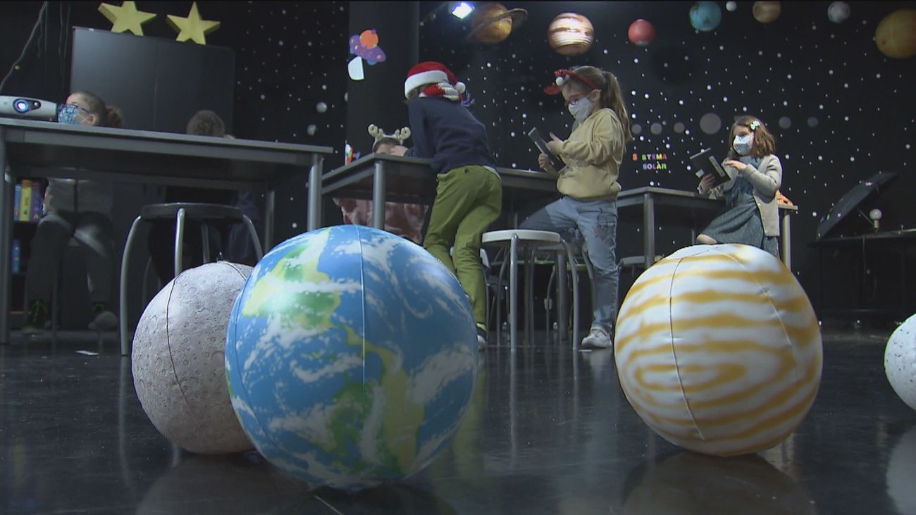 El Planetario ofrece talleres infantiles para la última semana de Navidad  'sin cole'