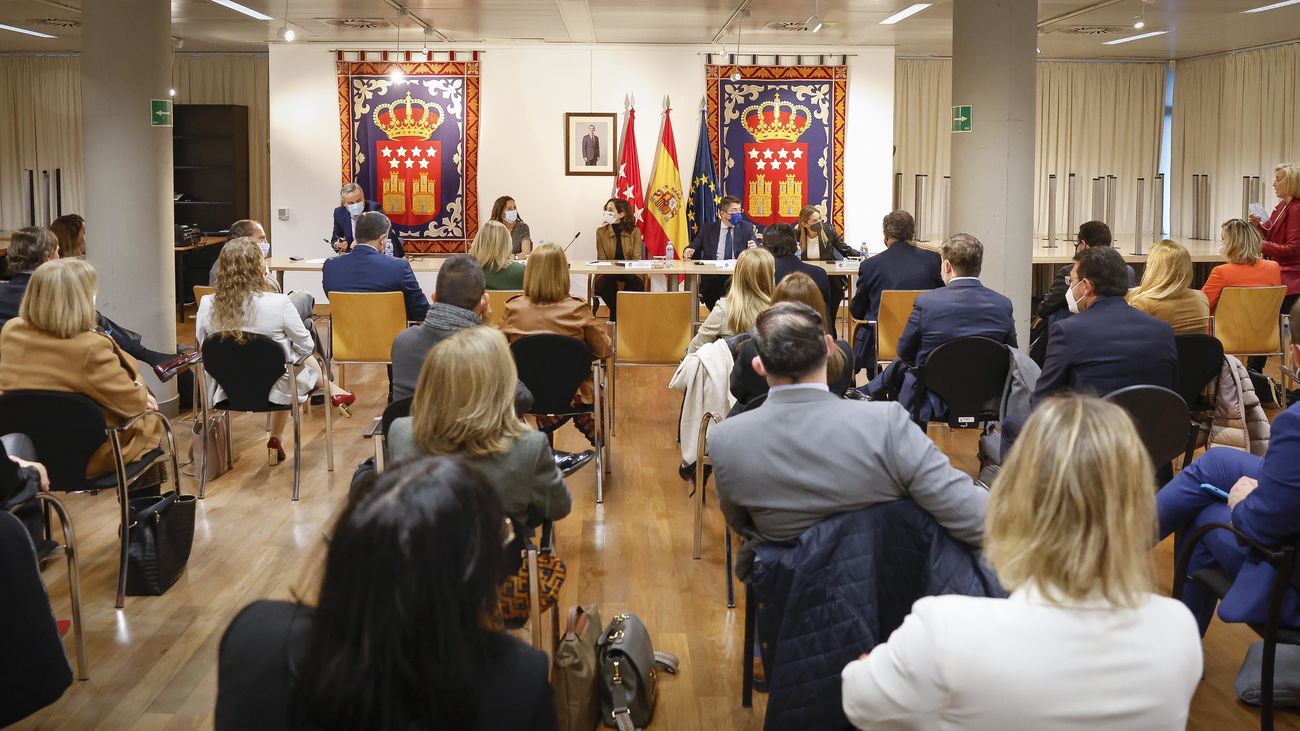 Reunión de Ayuso con los diputados del PP en la Asamblea de Madrid