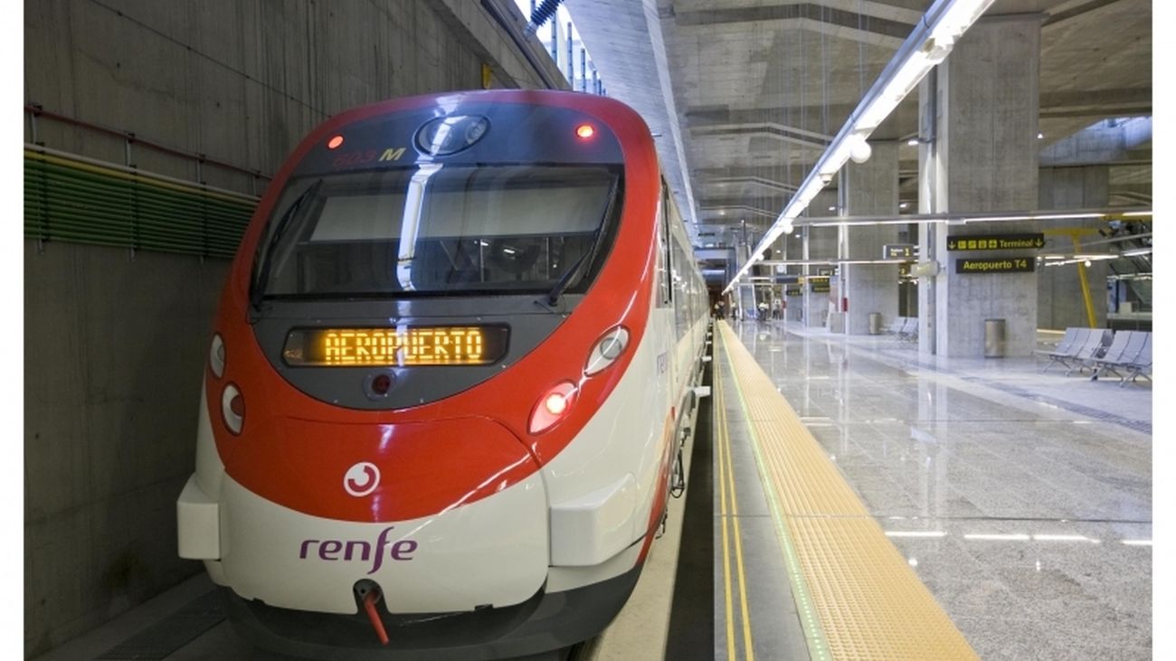 Un vigilante de Renfe encuentra y devuelve una mochila con 7.300 euros.