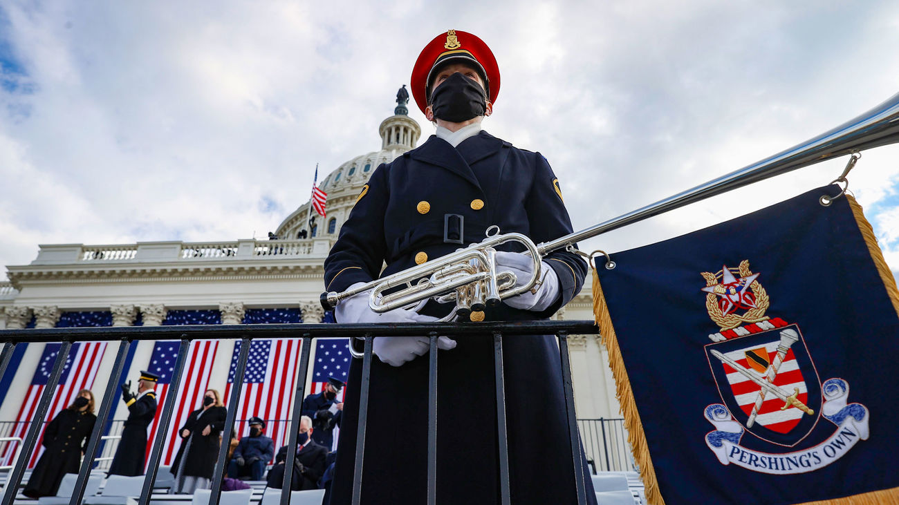 Un miembro de la banda del ejército de EE.UU. en la ceremonia de inauguración de la presidencia de Joe Biden