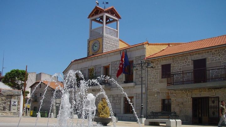 Moralzarzal recurre a funcionarios de El Escorial para poder gestionar el municipio