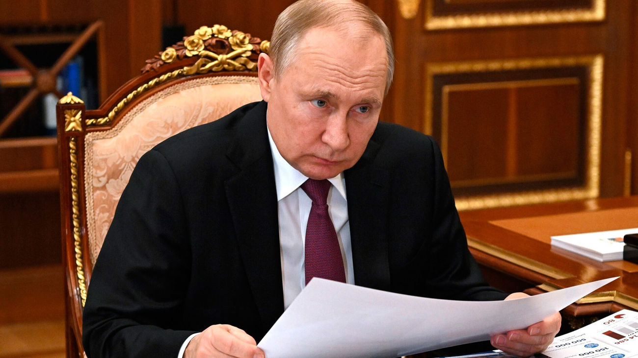 El presidente de la Federación Rusa, Vladímir Putin en su despacho del Kremlin