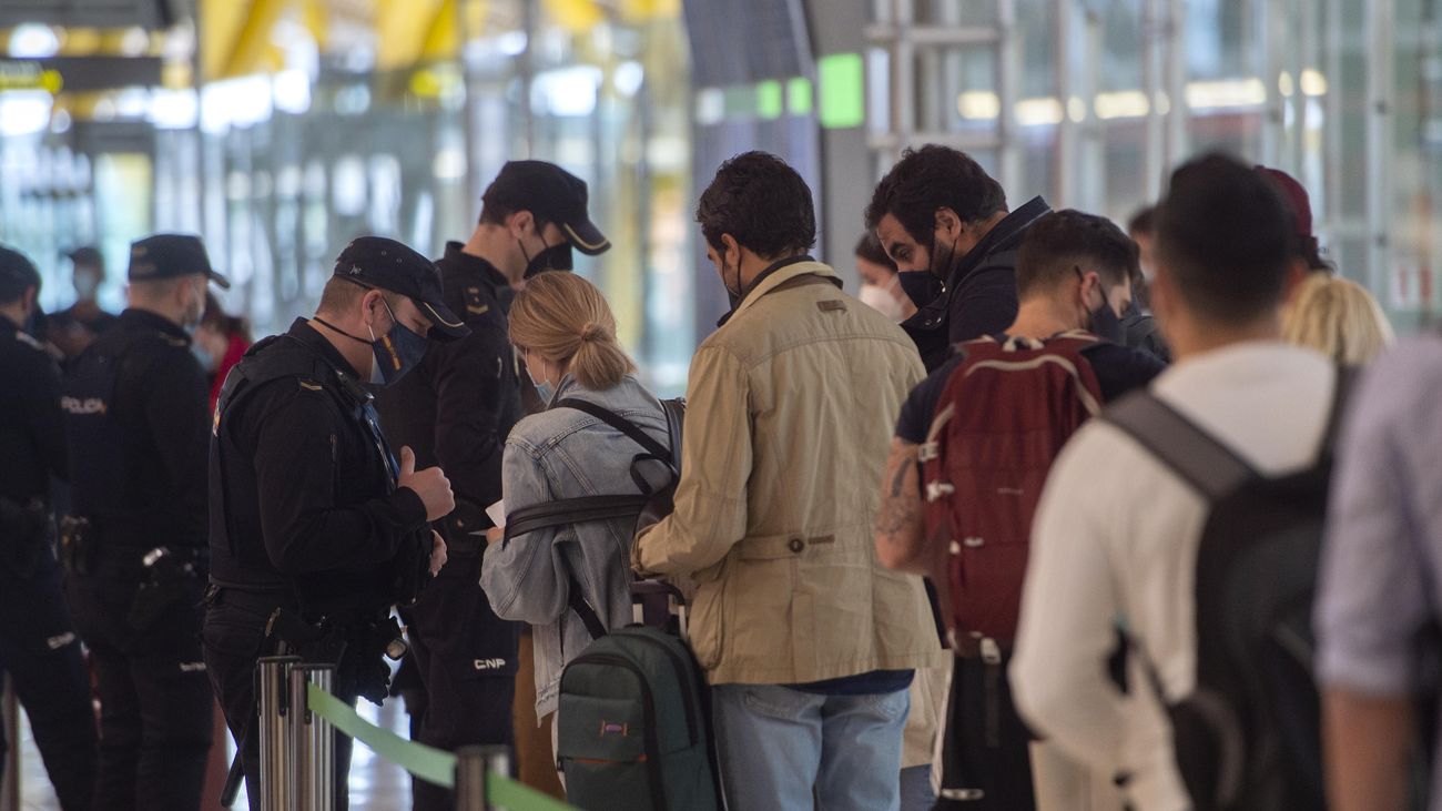 Control policial en el aeropuerto Adolfo Suárez - Madrid Barajas