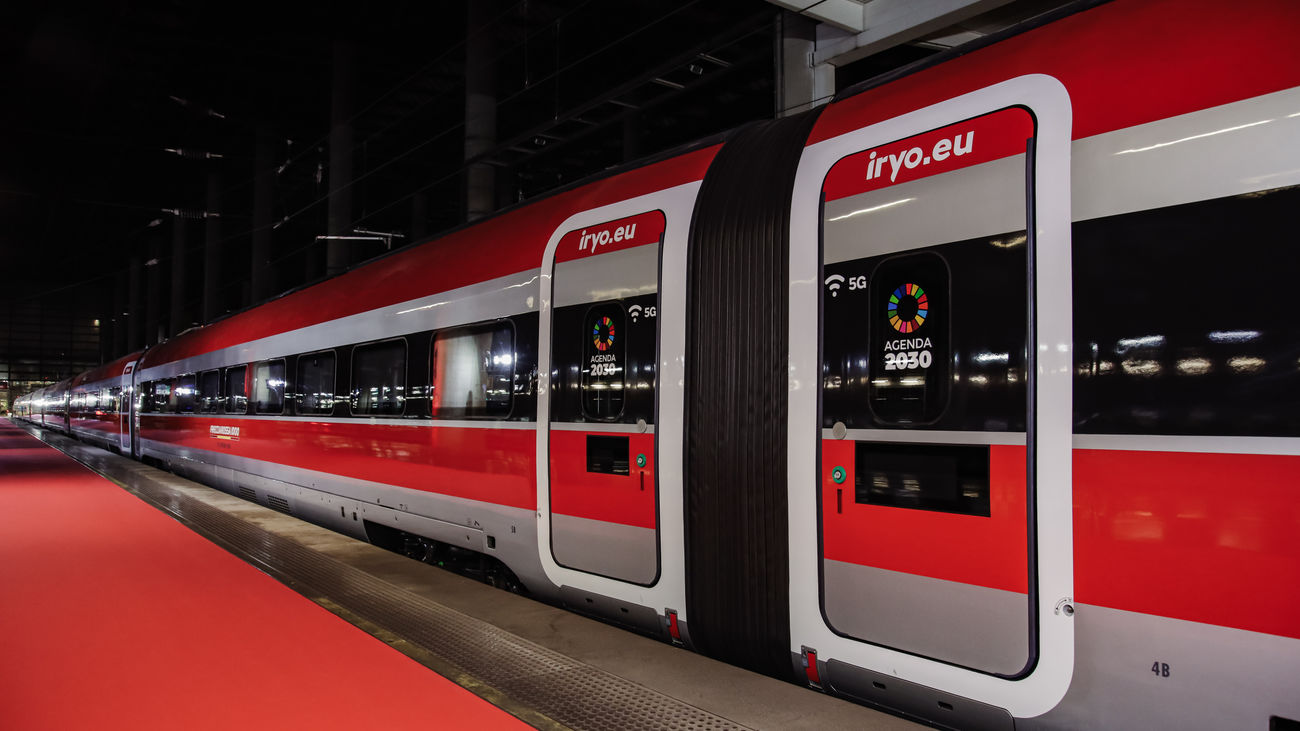 El primer tren de la flota de la marca comercial Iryo en la estación de Atocha