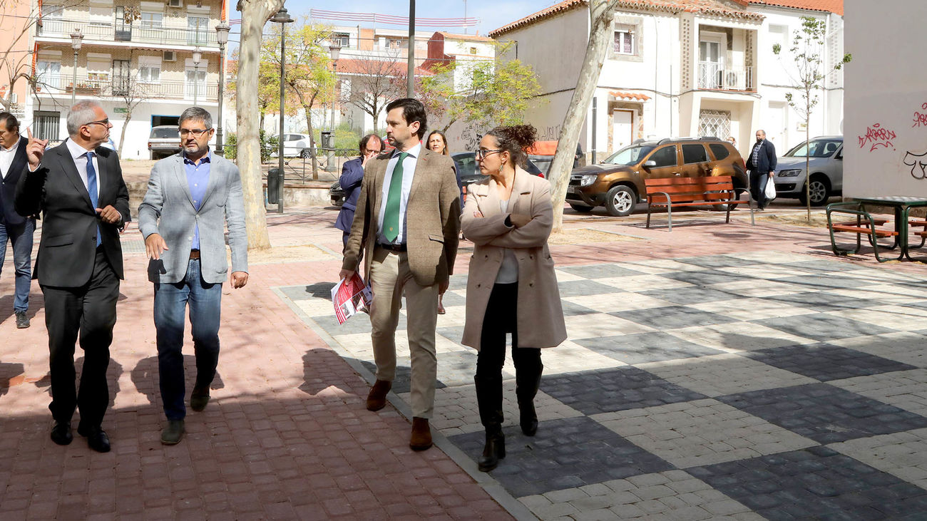 El consejero Carlos Izquierdo visita el casco histórico de Alcobendas