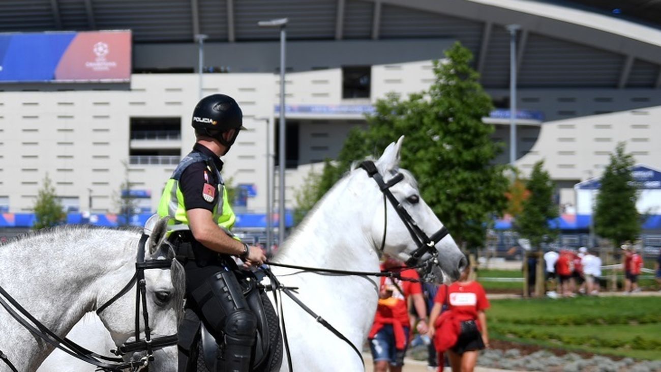 Policía en las inmediaciones del Wanda Metropolitano en una imagen de archivo