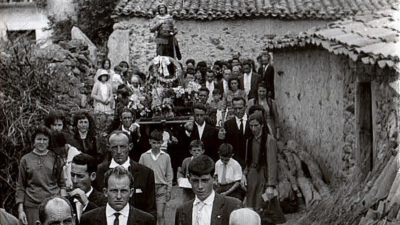 Imagen histórica de la procesión de San Isidro en Garganta de los Montes