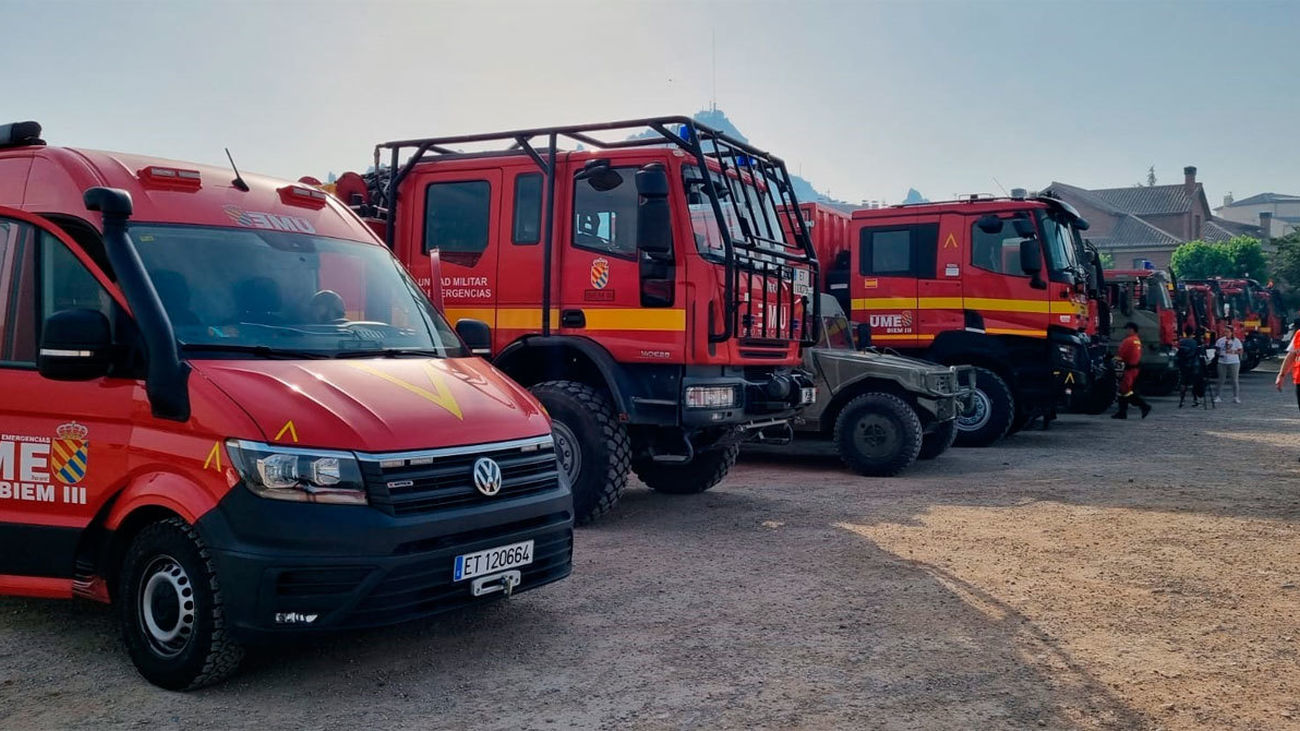 Efectivos de la Unidad Militar de Emergencias (UME) en el incendio de Artesa de Segre (Lleida)