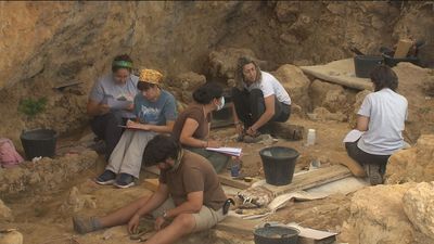 En busca de nuestros ancestros, la campaña de excavaciones en Pinilla del Valle a pleno rendimiento