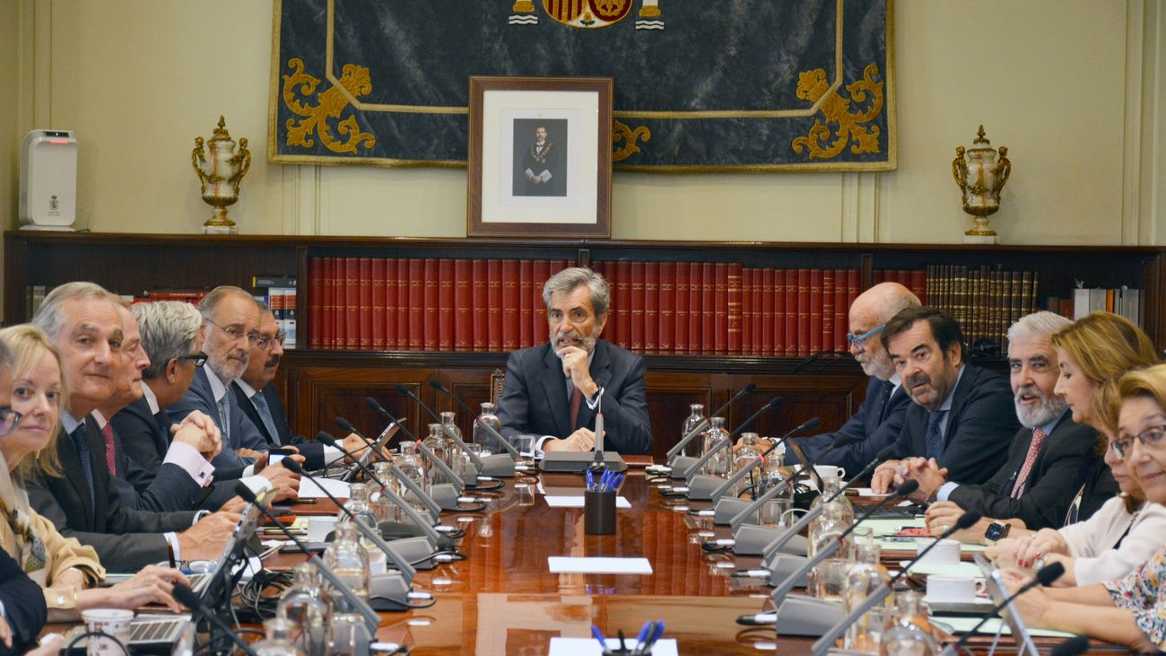 El presidente del Consejo General del Poder Judicial (CGPJ), Carlos Lesmes, preside un Pleno extraordinario