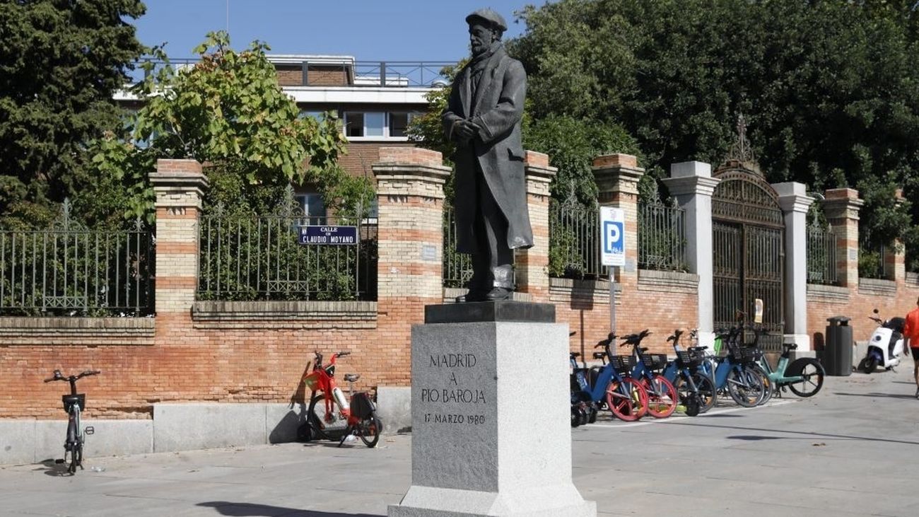 Estatua de Pío Baroja en Madrid