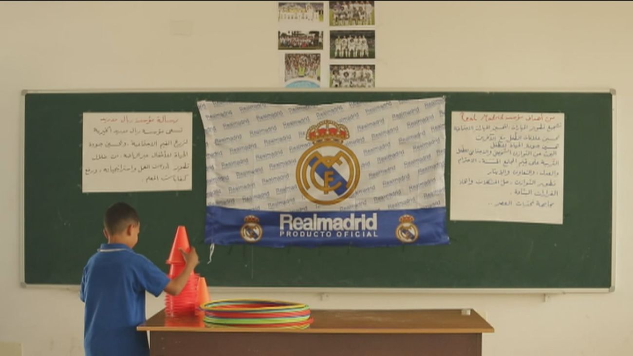 Participamos en la entrega de regalos de la Fundación Real Madrid a menores  tutelados