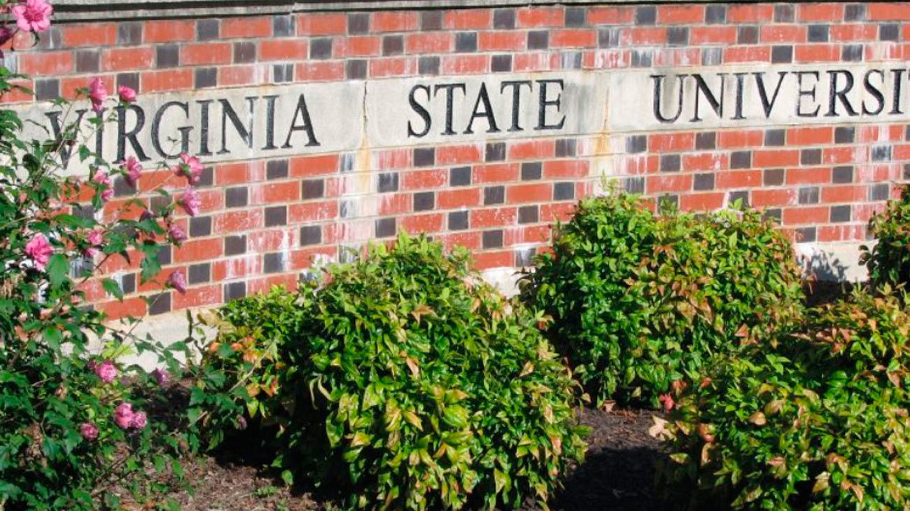 Fachada de la Universidad de Virginia