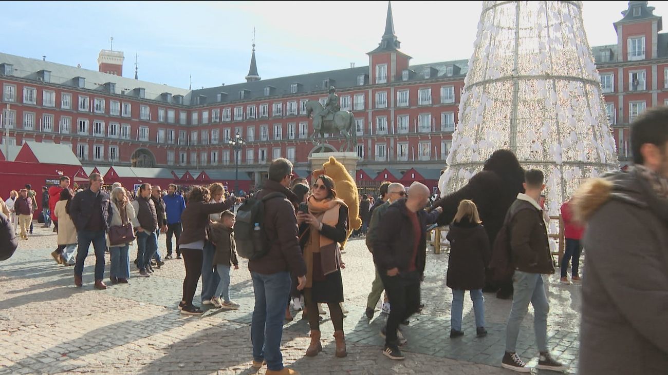 The Christmas market in the Plaza Mayor, an attraction for Madrileños of all ages