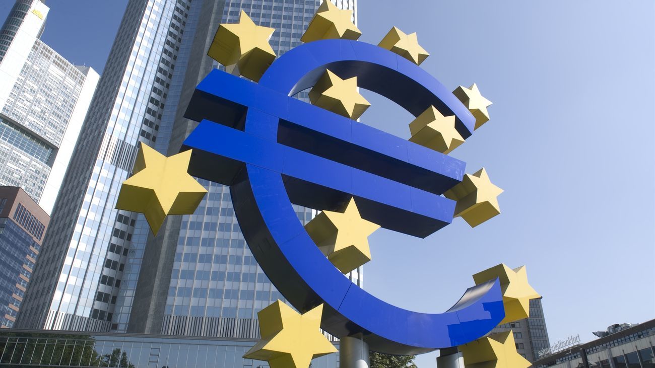 Euro en el exterior de la sede bancaria comunitaria