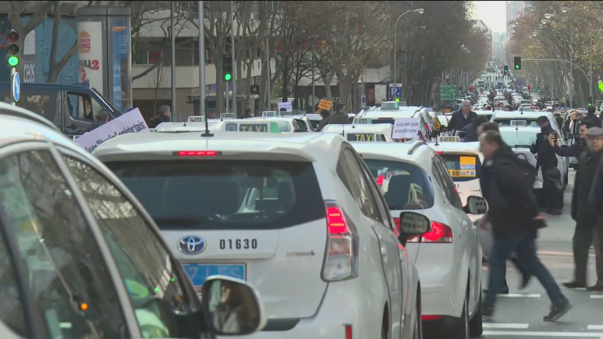 Manifestación de taxis en Madrid contra el nuevo reglamento que prepara la Comunidad