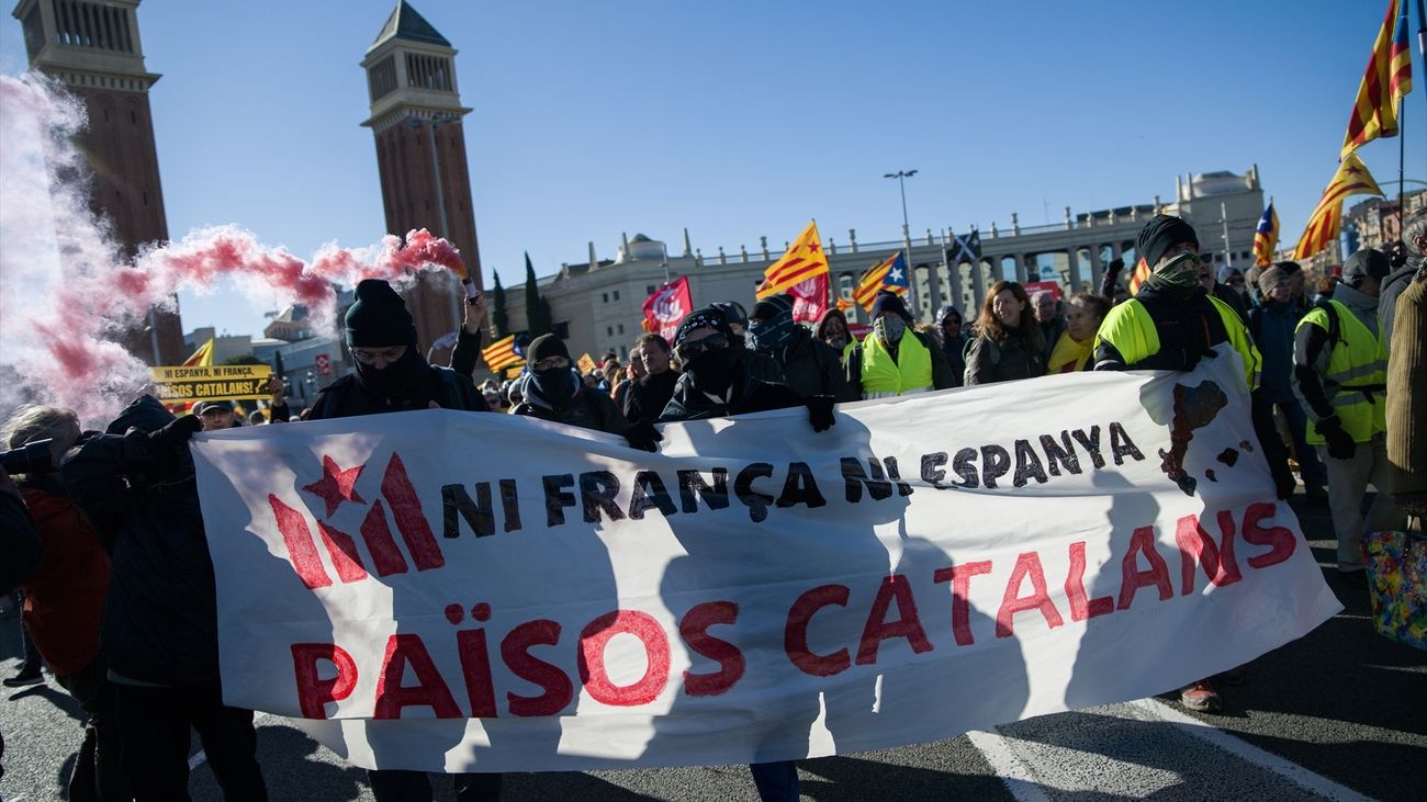 Manifestación en Barcelona contra la cumbre hispano-francesa