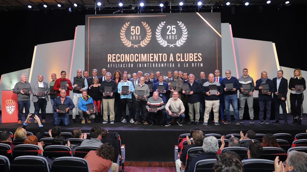 Homenajea a los clubes con 25 y 50 años de afiliación