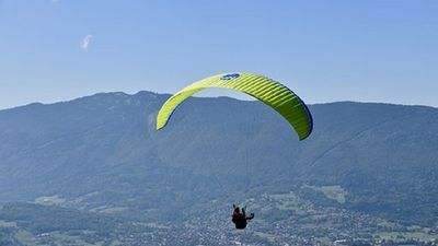 Un muerto en un accidente de parapente en Murcia