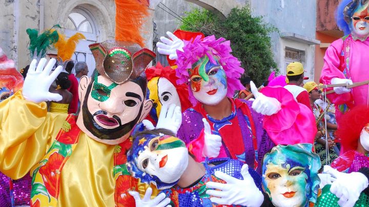 El Carnaval de San Fernando se viste de serpentina y color en su nuevo  cartel