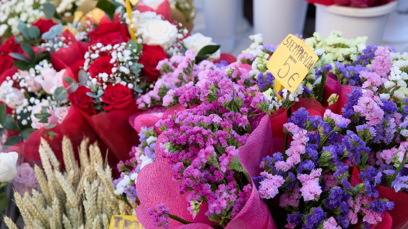 COAG anima a comprar flores frescas de Andalucía con motivo del Día de los  Enamorados