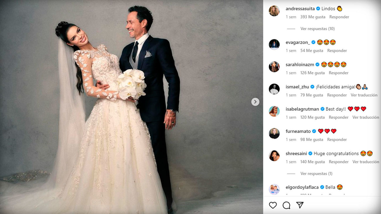 Marc Anthony y Nadia Ferreira en una foto de su boda publicada en las redes sociales