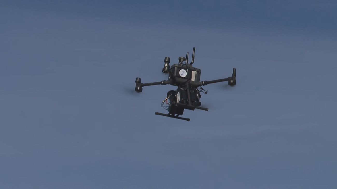 Un dron 5G en pleno vuelo