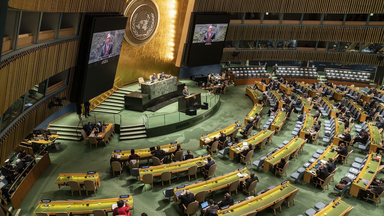 La Asamblea General de la ONU aprueba una resolución que pide la retirada de Rusia