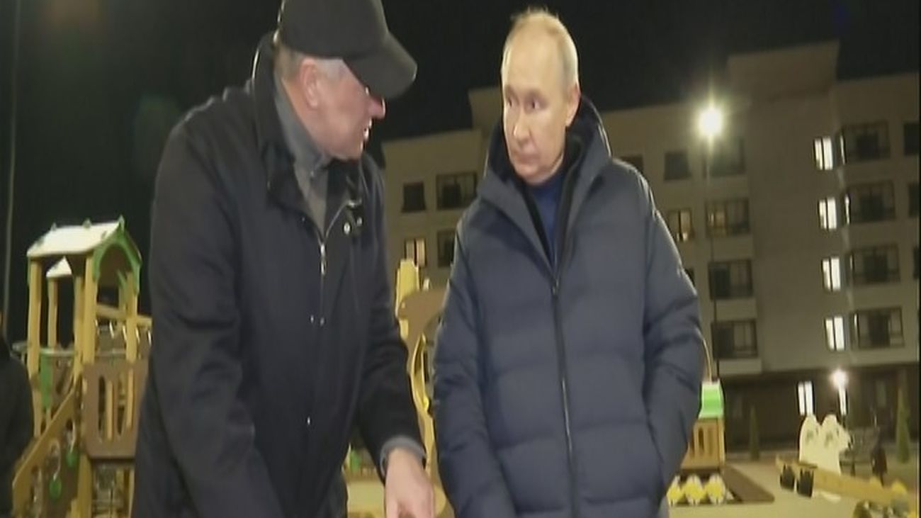 Putin visita Mariúpol en su primer viaje al Donbás