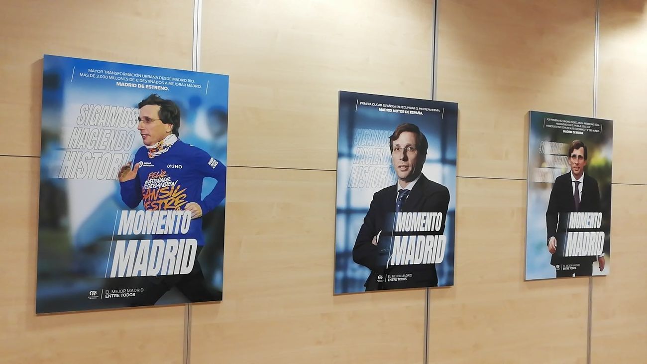 Carteles de la campaña electoral con el lema 'Momento Madrid' con el que el actual alcalde, José Luis Martínez Almeida, y candidato a la Alcaldía de Madrid concurrirá el 28M