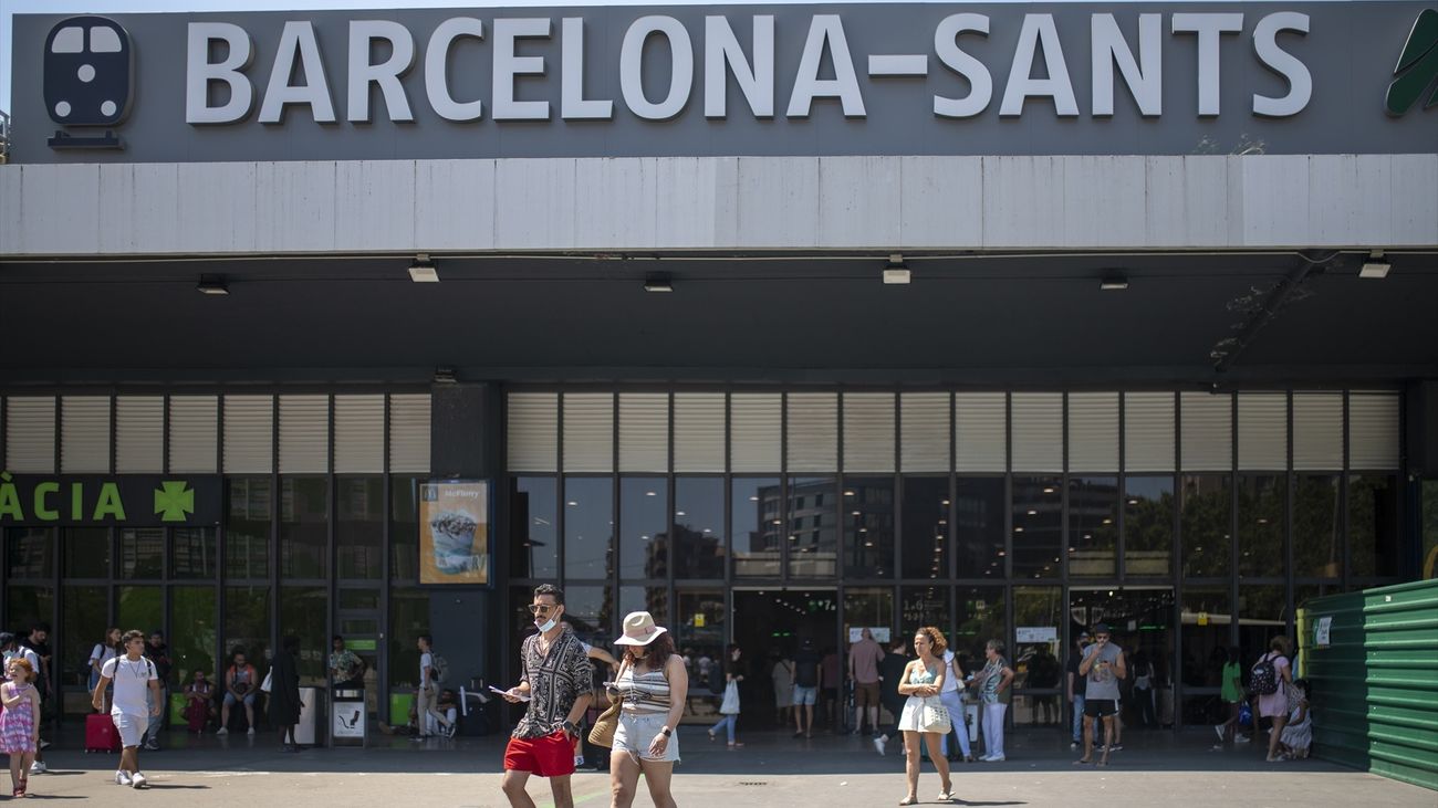 Acceso a la estación de tren de Barcelona -Sants