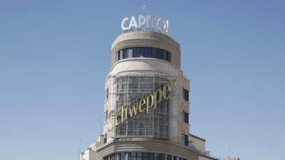 El mítico letrero 'Capitol' vuelve a coronar el Edificio Carrión