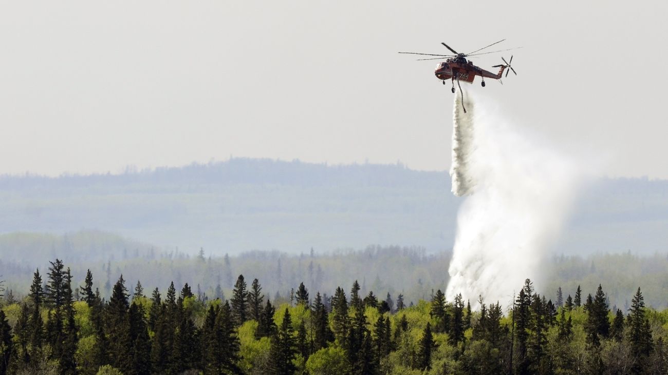 La provincia canadiense de Alberta declara el estado de emergencia por la ola de incendios
