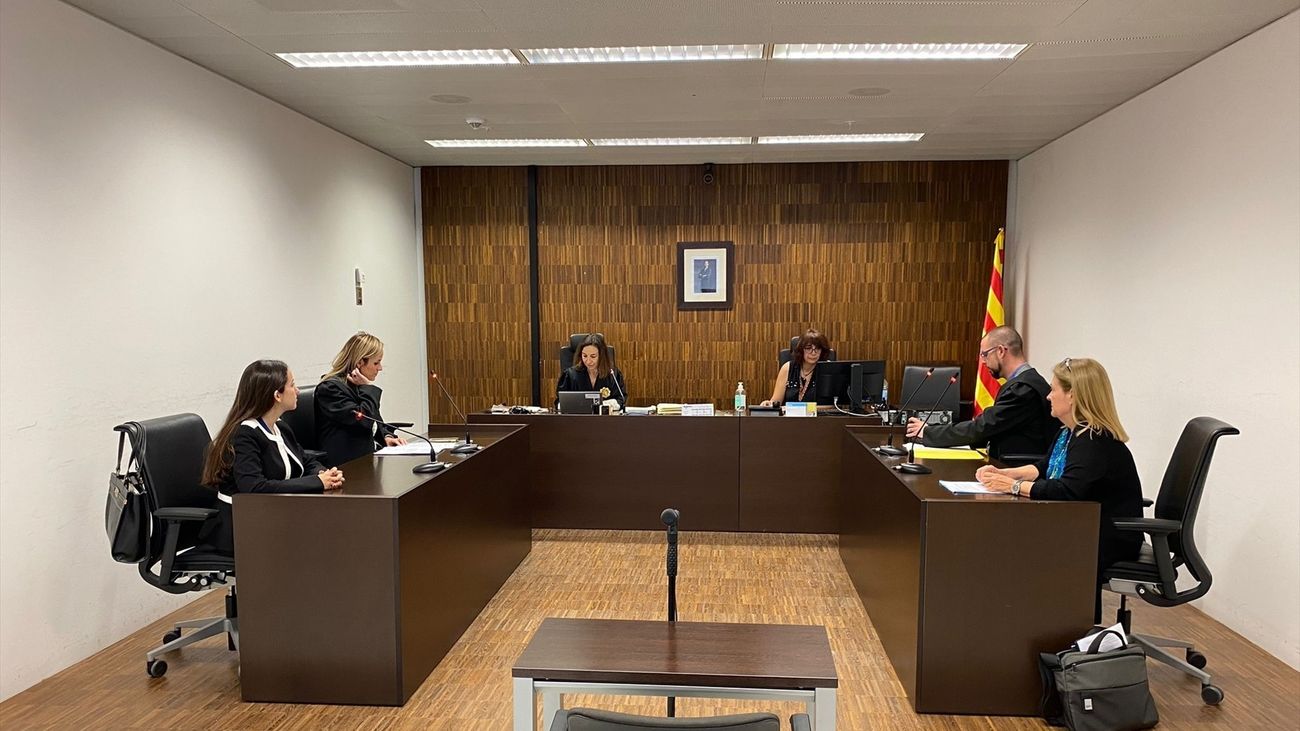 Vista por la demanda de desalojo al edificio ocupado la Ruïna de la plaza Bonanova de Barcelona