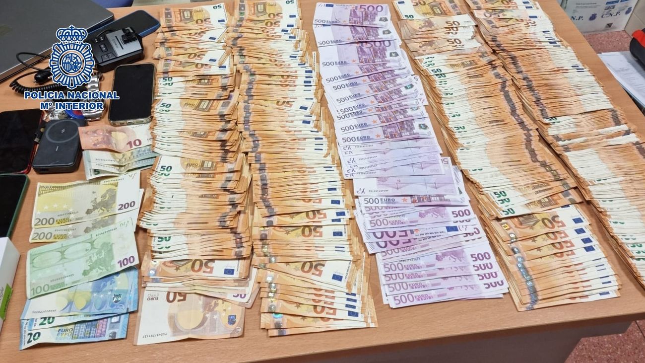 Dos detenidos en Alcobendas por ocultar drogas y más de 60.000 euros en el coche