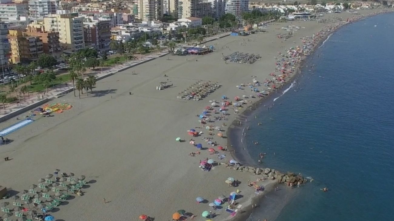 Hallado el cadáver de un hombre en una playa de Vélez-Málaga