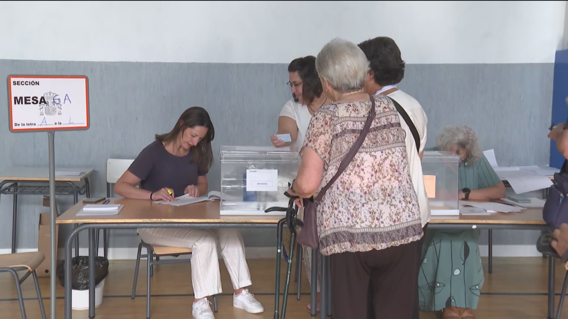 Madrid vota con normalidad pese a las altas temperaturas