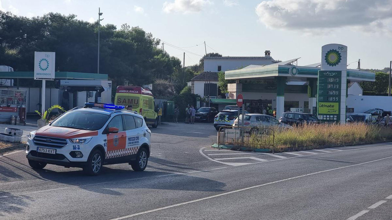 Un muerto y una herida al empotrarse un coche contra una gasolinera en Benitatxell