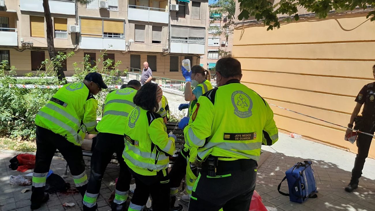 El herido, que  estaba consciente, es trasladado en estado grave al Hospital de La  Paz.