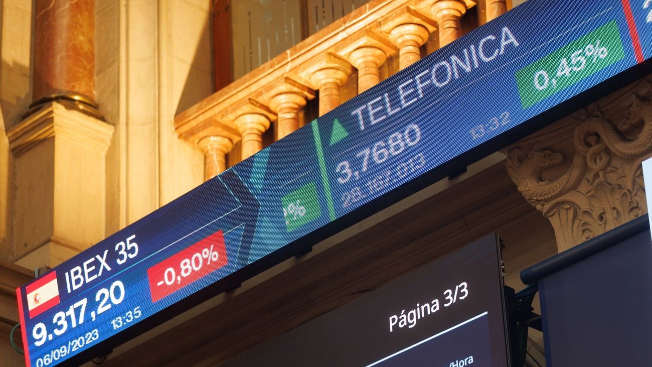 El Ibex 35 sube un 0,48% en la apertura y mantiene los 9.300 puntos