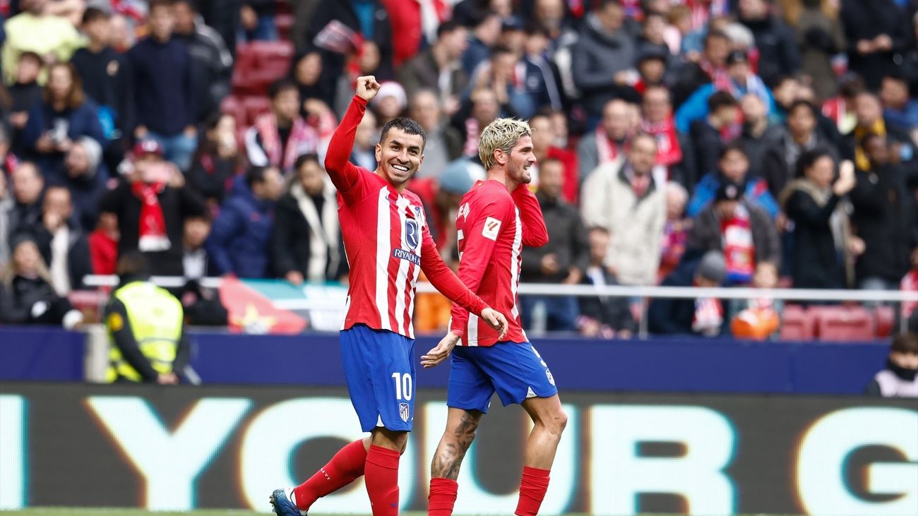 Ángel Correa celebra su gol al Almería