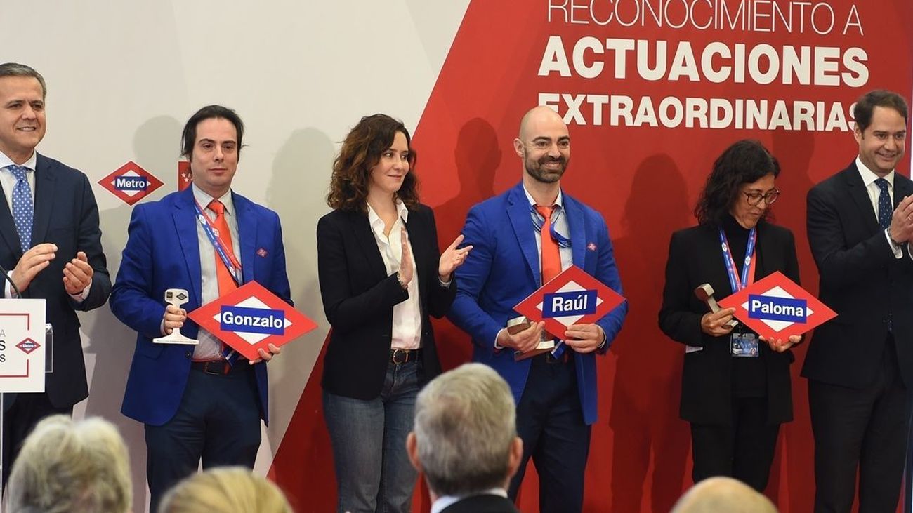 Ayuso entrega los galardones a los héroes del Metro de Madrid