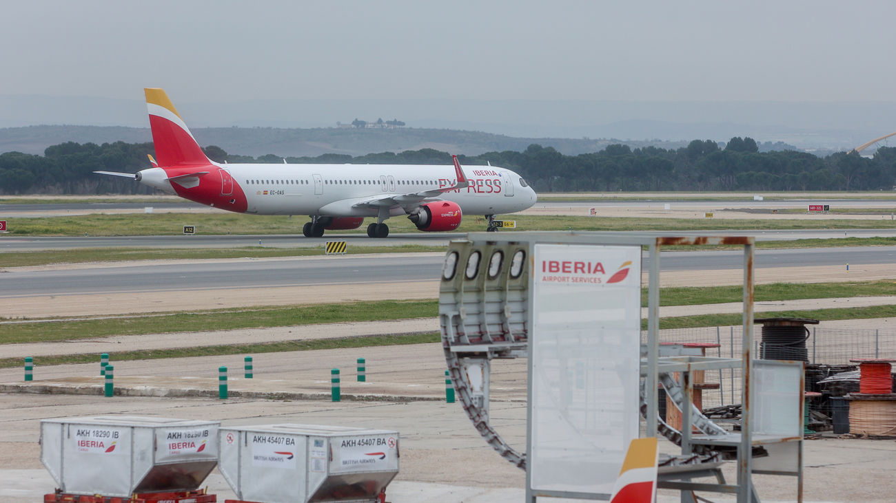 Un avión de la aerolínea Iberia en el aeropuerto Adolfo Suárez Madrid-Baraja