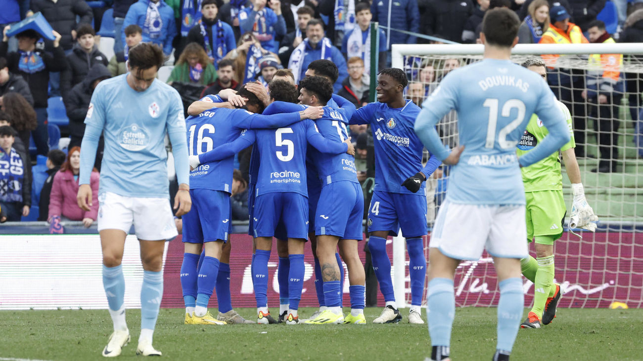 Los jugadores del Getafe celebran la victoria ante el Celta