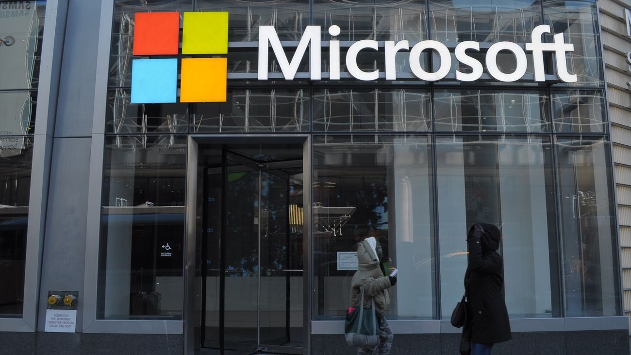 Logotipo de Microsoft en una oficina de la compañía